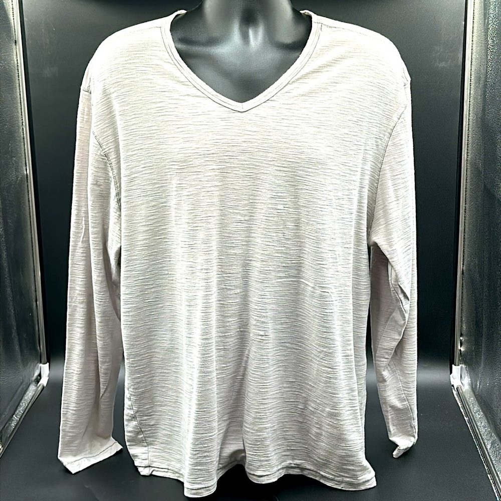PD&C long sleeve v-neck tee. Size XXL. Men. Light grey. Good condition!